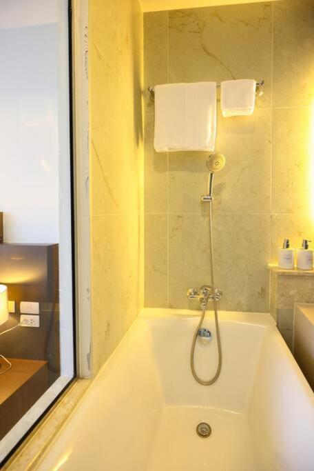 Specious Luxury 2 Bedrooms Apt. Chiang Mai Exterior foto